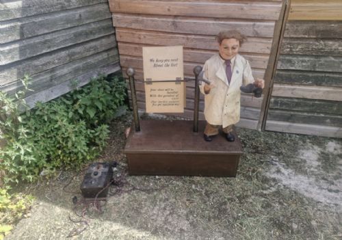 UNUSUAL AND RARE AUTOMATED COBBLERS SHOP DISPLAY MODEL - ADDITIONAL PHOTO 1