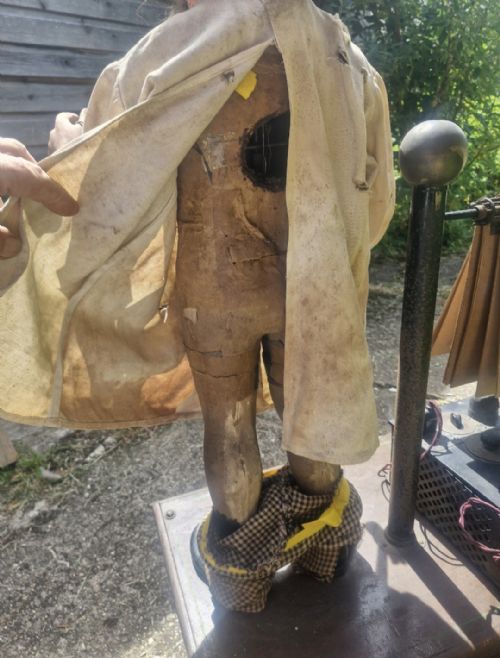 UNUSUAL AND RARE AUTOMATED COBBLERS SHOP DISPLAY MODEL - ADDITIONAL PHOTO 10