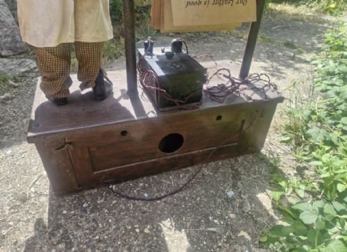 UNUSUAL AND RARE AUTOMATED COBBLERS SHOP DISPLAY MODEL - ADDITIONAL PHOTO 11