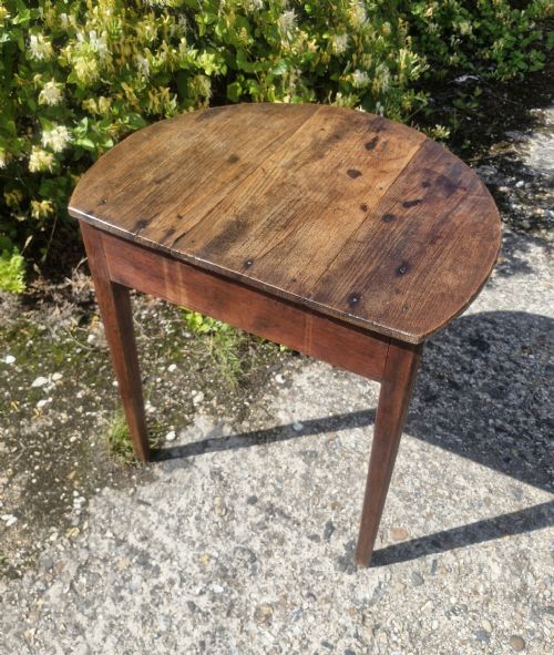 EARLY 19TH CENTURY ELM AND OAK CRICKET TABLE - ADDITIONAL PHOTO 2