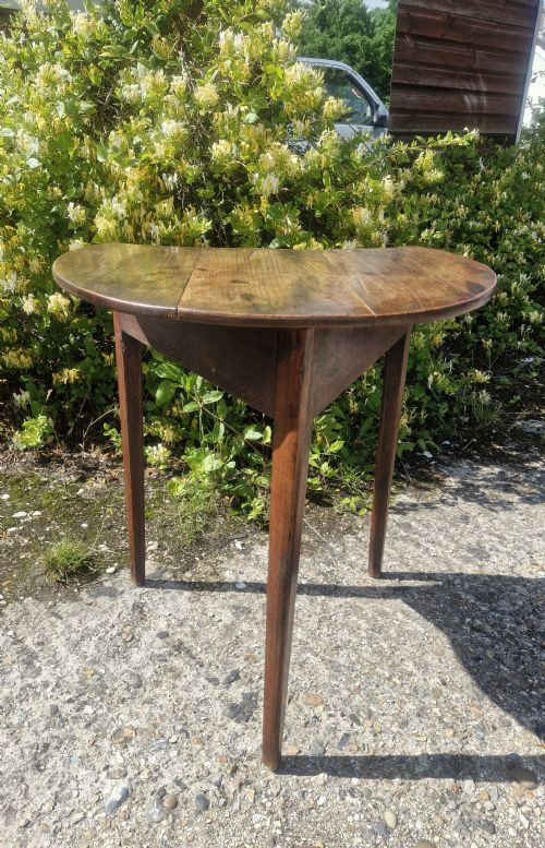 EARLY 19TH CENTURY ELM AND OAK CRICKET TABLE - ADDITIONAL PHOTO 1