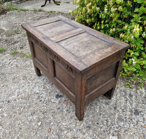 SMALL LATE 17TH CENTURY PANELLED OAK COFFER CHEST - ADDITIONAL PHOTO 4