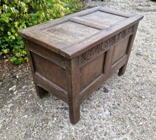 SMALL LATE 17TH CENTURY PANELLED OAK COFFER CHEST - ADDITIONAL PHOTO 5