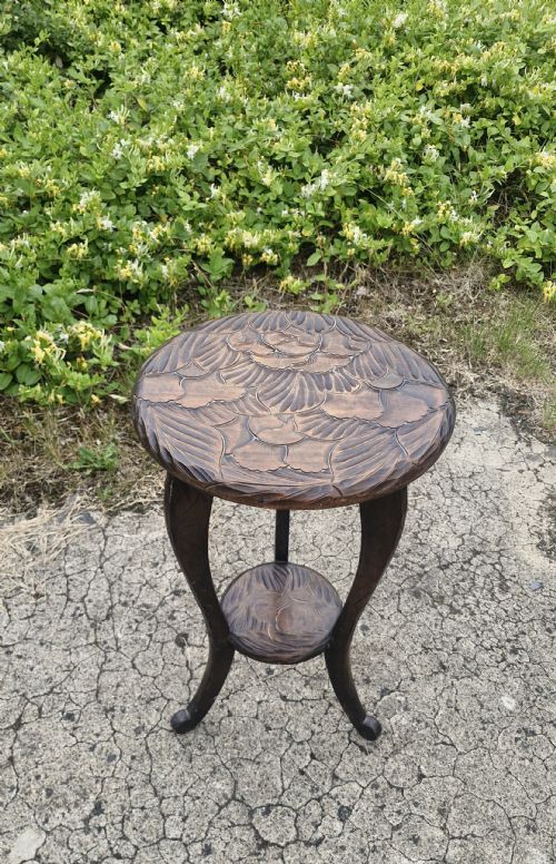 LIBERTY'S CARVED 2 TIER OCCASIONAL TABLE