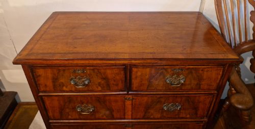 SMALL ANTIQUE WALNUT CHEST OF DRAWERS - ADDITIONAL PHOTO 4