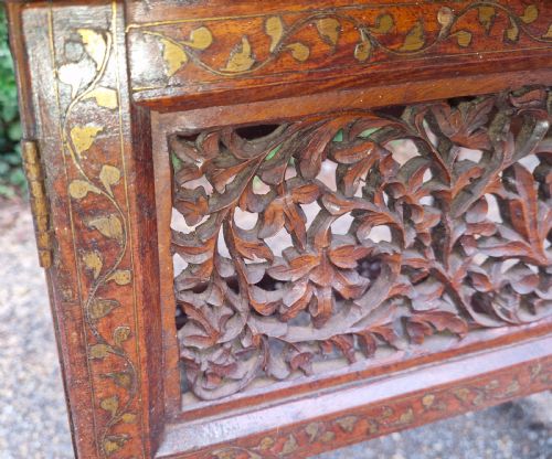 GOOD SIZED CARVED AND INLAID ANGLO INDIAN HOSHIARPUR TABLE - ADDITIONAL PHOTO 6