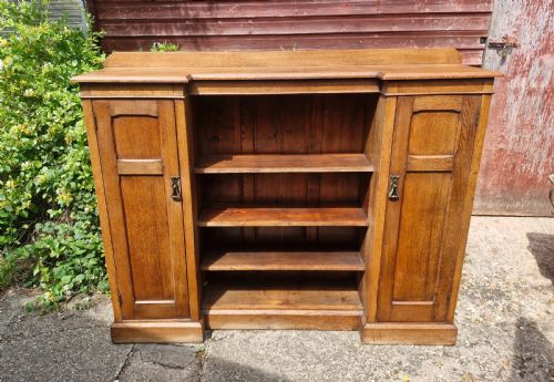 EDWARDIAN OAK BOOKCASE CABINET WITH ADJUSTABLE SHELVES