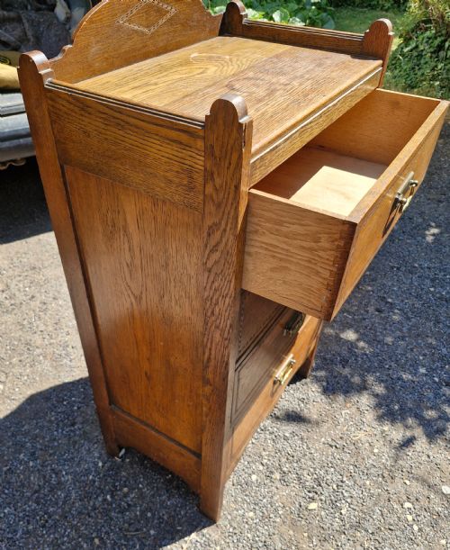 EDWARDIAN OAK INLAID ARTS AND CRAFTS CHEST OF DRAWERS - ADDITIONAL PHOTO 4