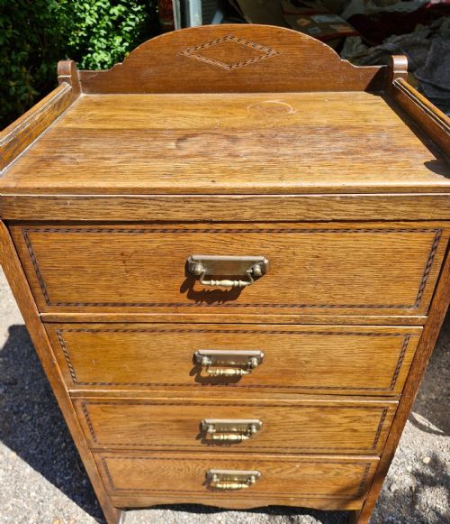 EDWARDIAN OAK INLAID ARTS AND CRAFTS CHEST OF DRAWERS - ADDITIONAL PHOTO 6