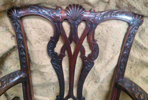 GOOD SET OF CHIPPENDALE STYLE DINING CHAIRS WITH NICELY CARVED BACKS - ADDITIONAL PHOTO 1