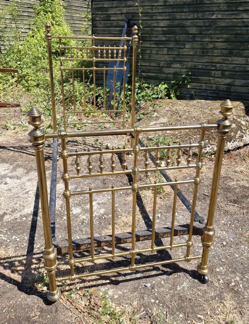 GOOD VICTORIAN BRASS SINGLE BED