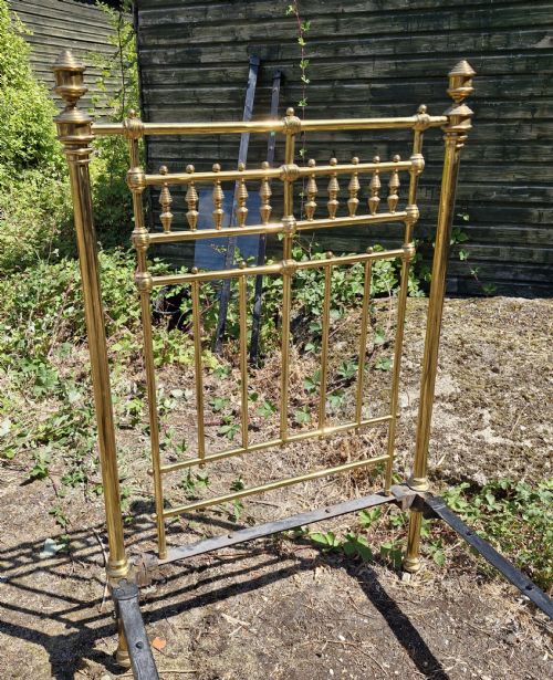 GOOD VICTORIAN BRASS SINGLE BED - ADDITIONAL PHOTO 3