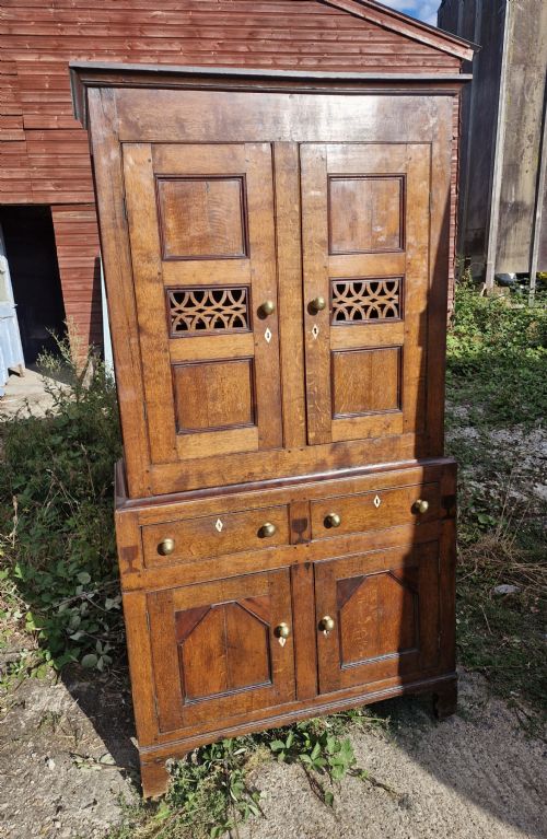 Early 19th Century Oak Welsh Bread and Cheese Cupboard.