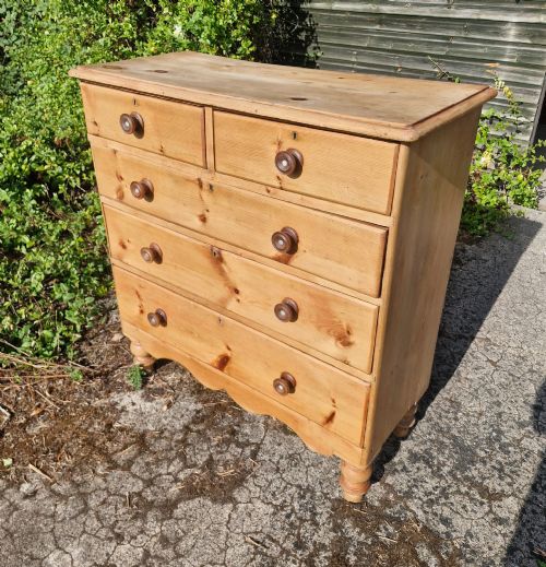 Early Victorian Pine Chest of Drawers.