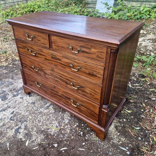 Late Georgian Mahogany Chest of Drawers.