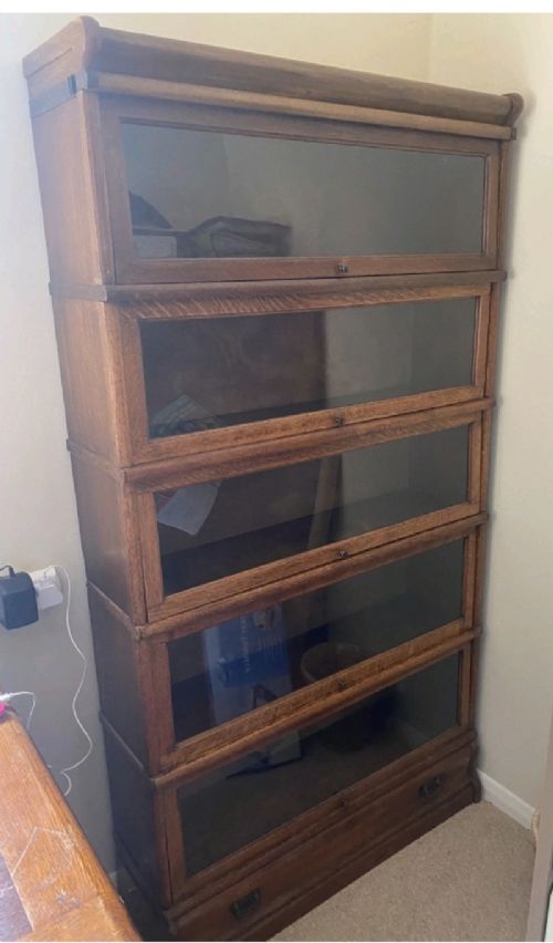 Oak 5 section glazed Globe Wernicke bookcase cabinet with drawer to base.