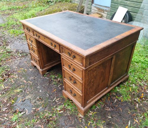 Good Sized Panelled Oak Kneehole Pedestal Writing Desk