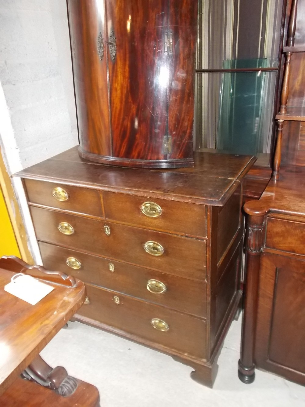Early 18th century oak chest of drawers