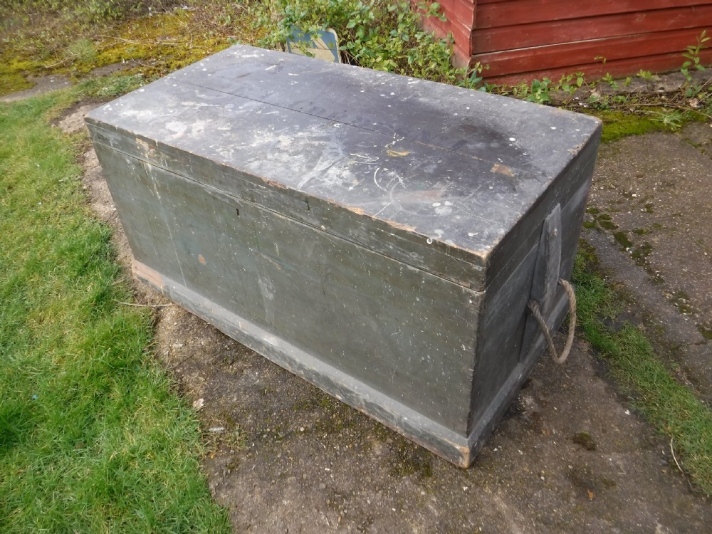 Late 19th century painted travelling trunk-Original paint.