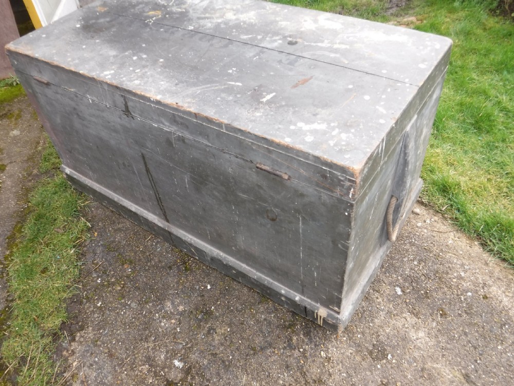 Late 19th century painted travelling trunk-Original paint. View IV