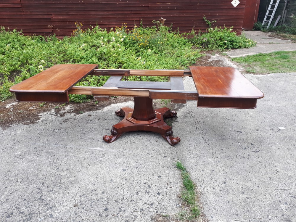 Unusual Regency mahogany central pillar extending dining table.