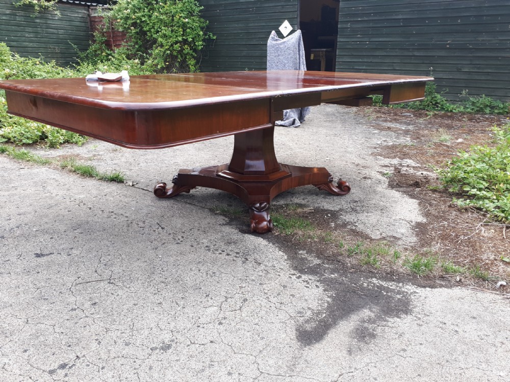 Unusual Regency mahogany central pillar extending dining table. View VII