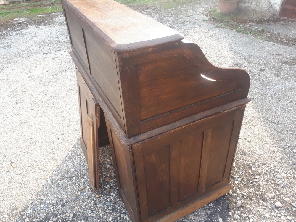 Early 20th century oak roll top pedestal desk View V