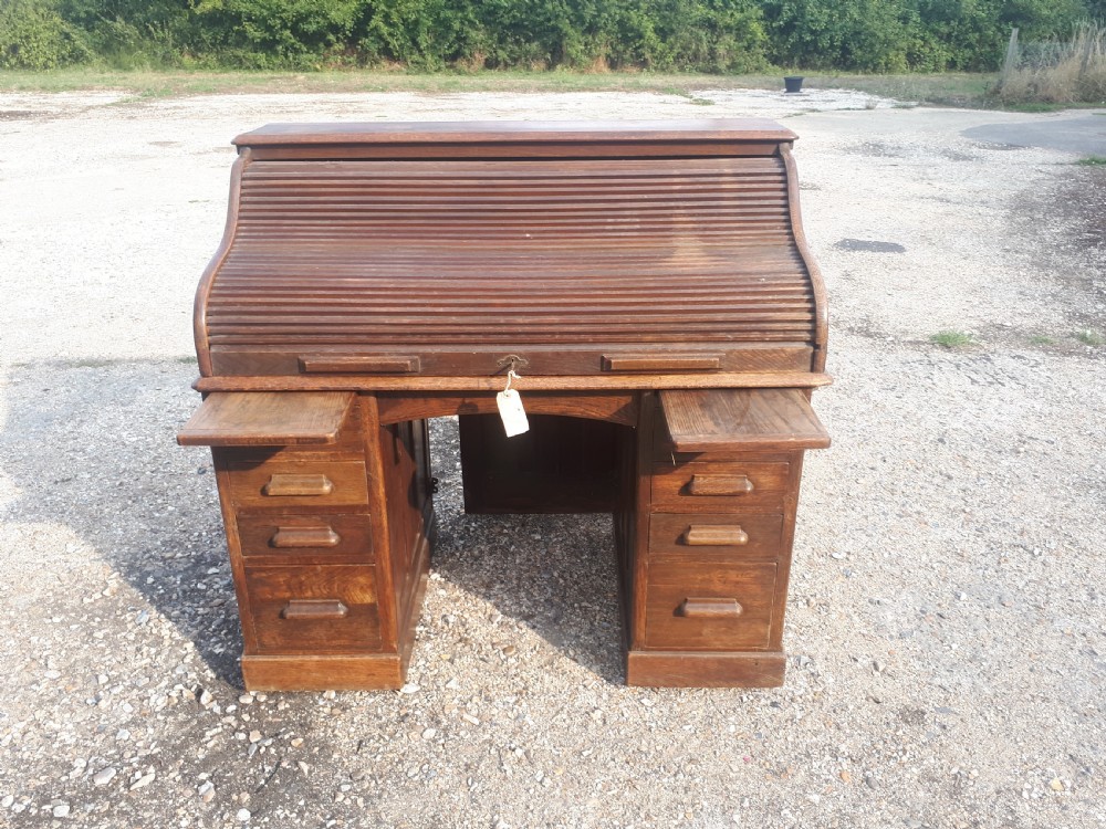Early 20th century oak roll top pedestal desk View VII