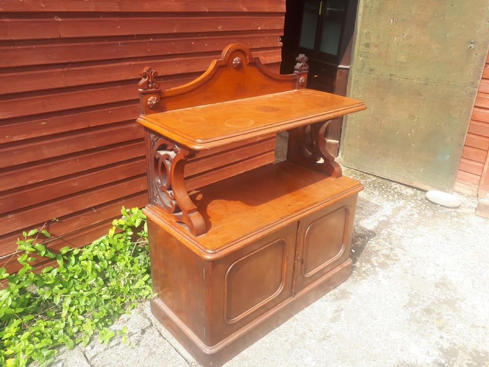 A 19th-century Victorian mahogany side cabinet featuring a two-door base cupboard, open display tier with scroll supports, and a carved gallery back.