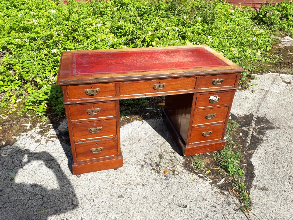 Late 19th century kneehole mahogany desk