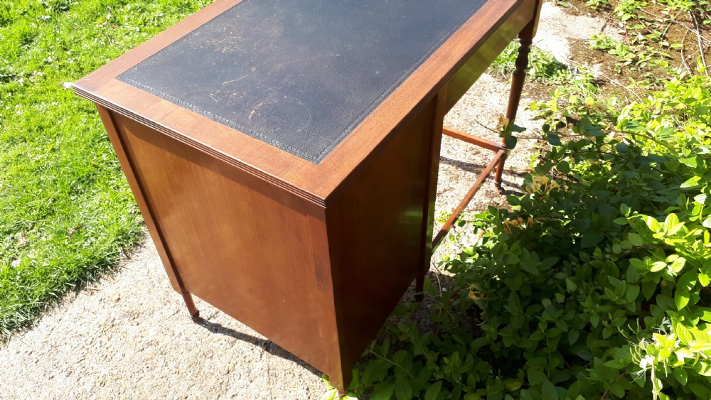 Good quality Edwardian mahogany single pedestal desk View III