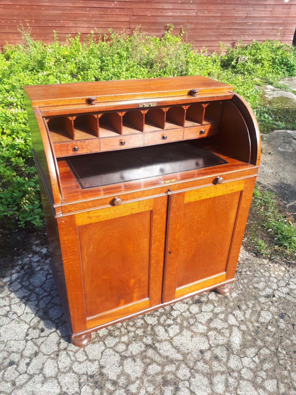 Small and neat Regency cylinder top writing desk View III