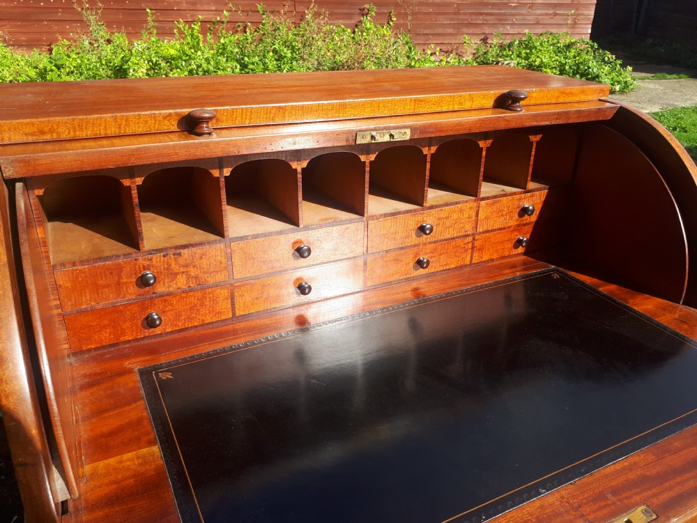 Small and neat Regency cylinder top writing desk View V
