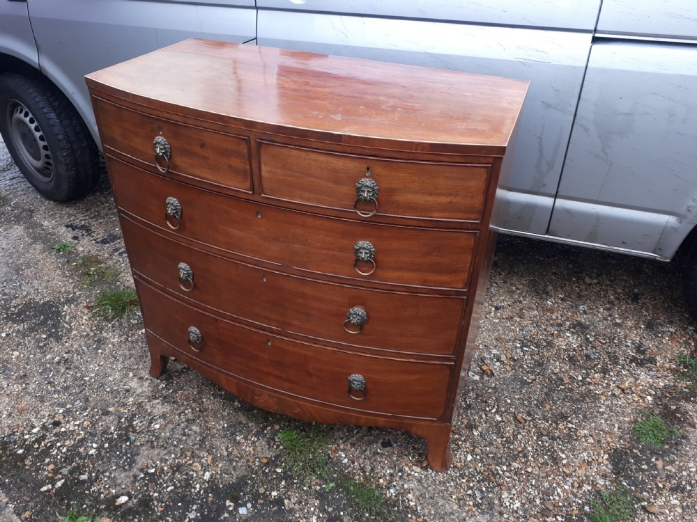 Good practical Regency bow front chest of drawers