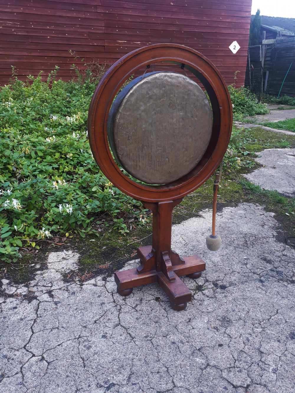 Wylie and Lochhead of Glasgow dinner gong View II
