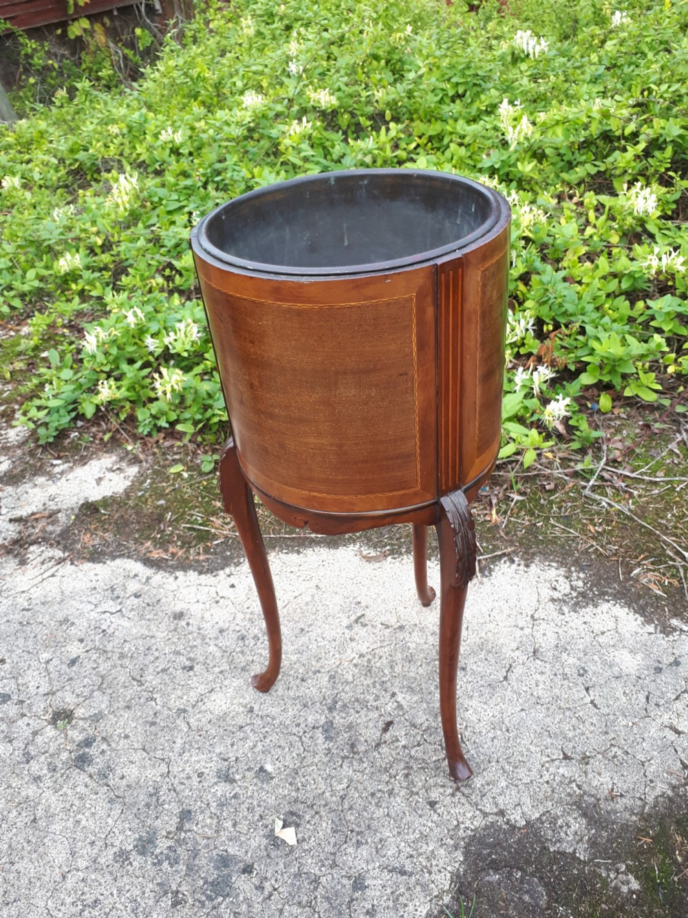 Edwardian inlaid mahogany jardinere 