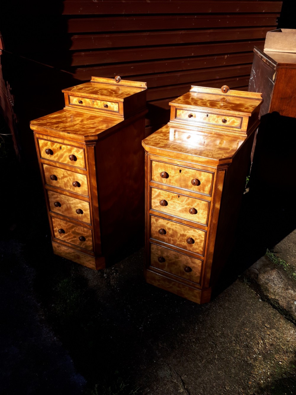 Pair of lovely quality satinbirch chests