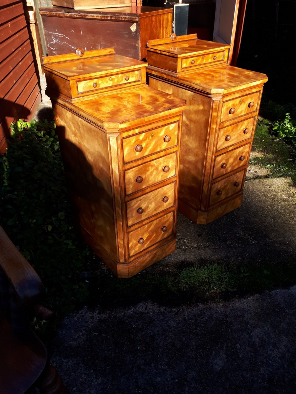 Pair of lovely quality satinbirch chests View II