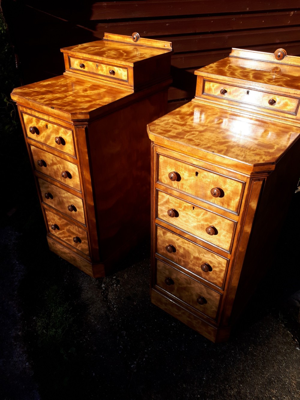 Pair of lovely quality satinbirch chests View III