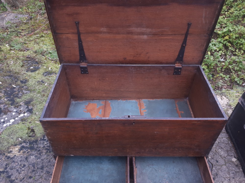 Good original untouched Late Georgian oak mule chest View II
