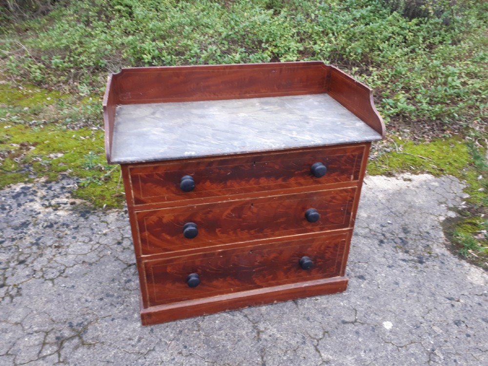 Good totally and untouched decorated chest of drawers