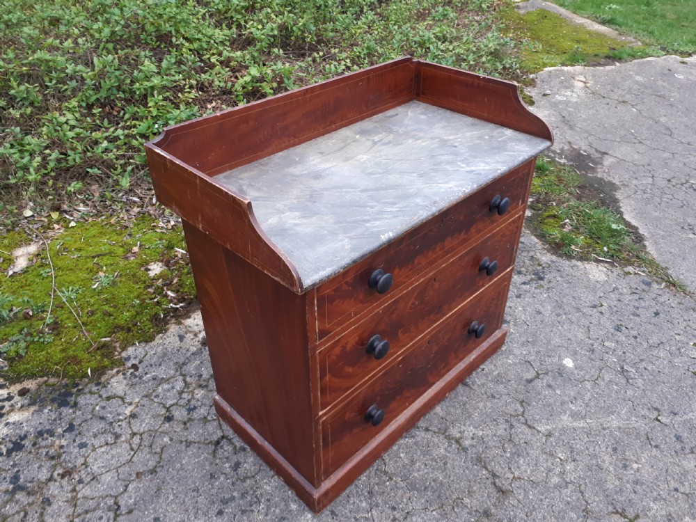 Good totally and untouched decorated chest of drawers View II