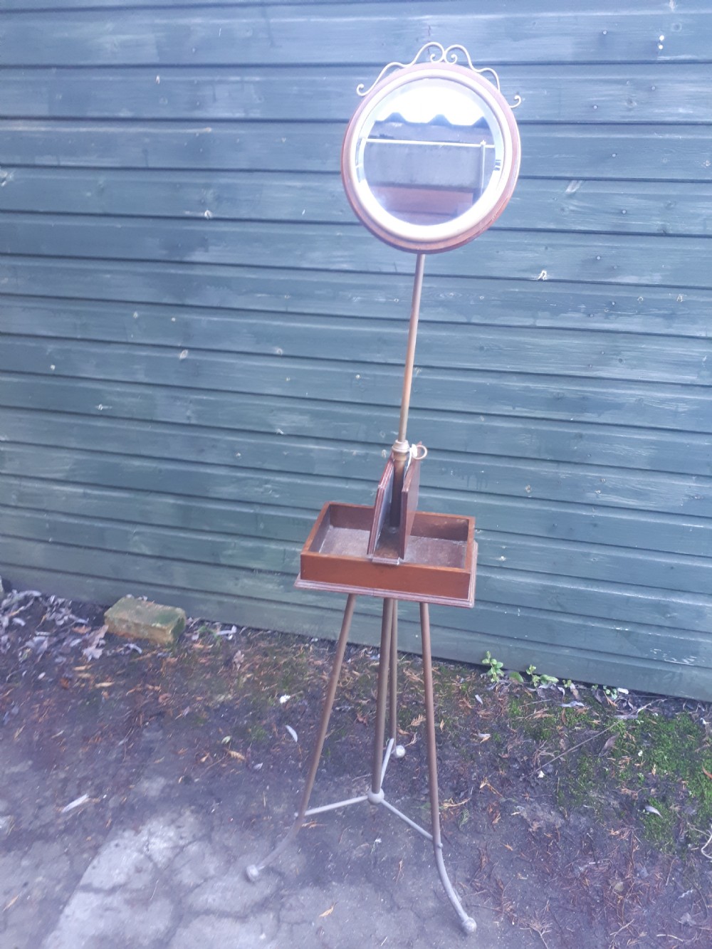 Late 19th century travelling shaving stand View III