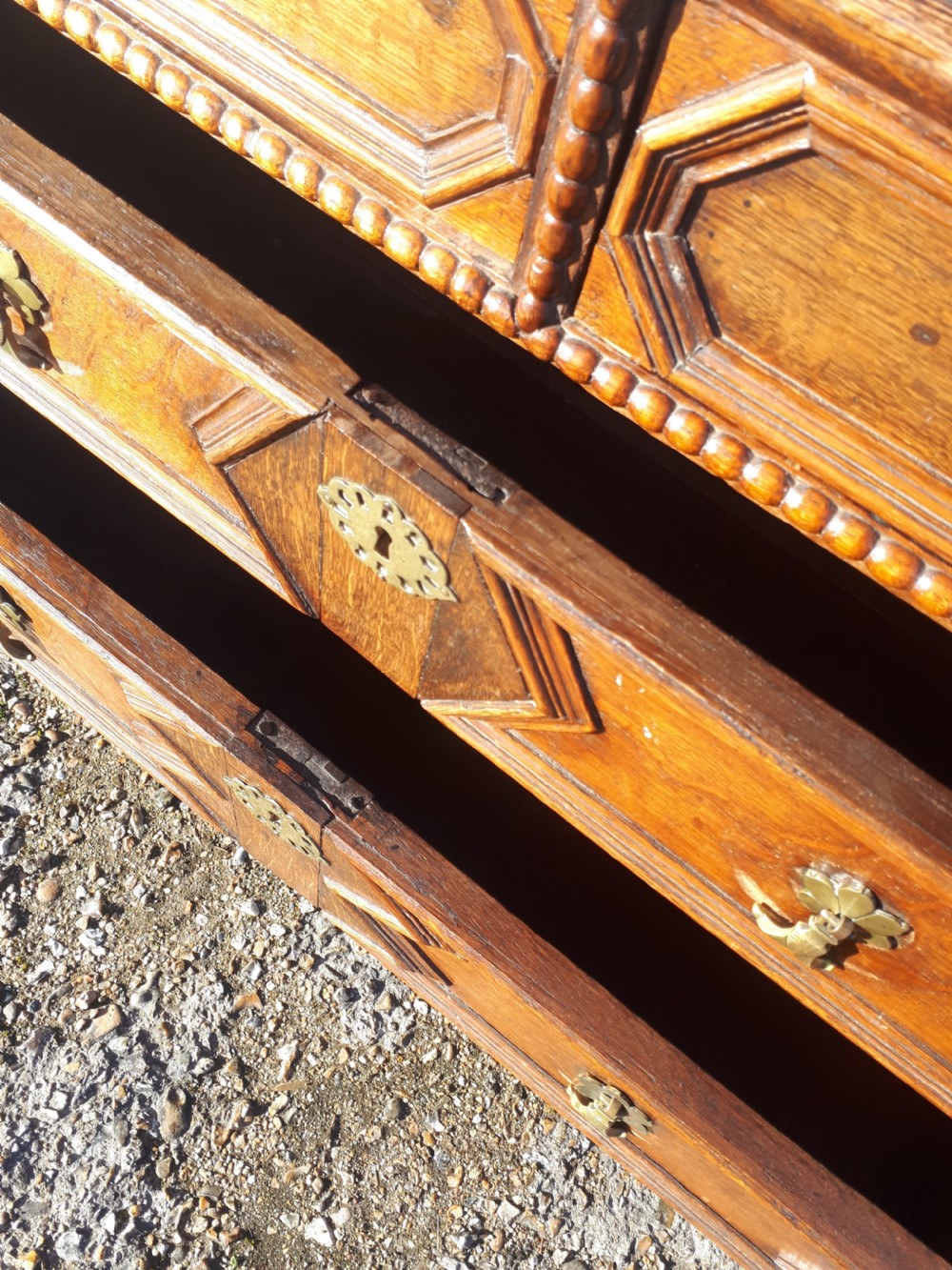 18th century oak chest of drawers. View III