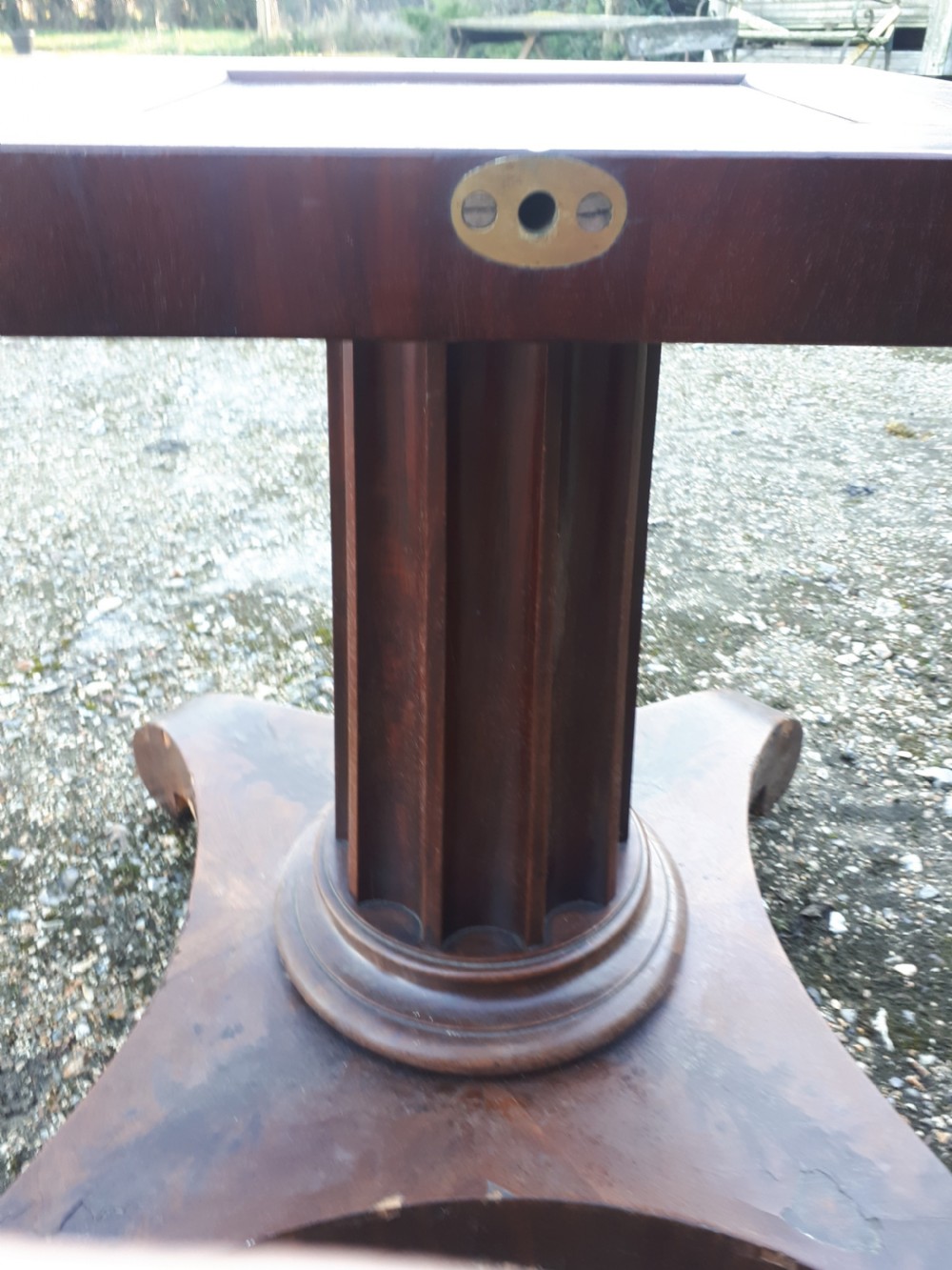 5 foot 8 seater round dining table. View V