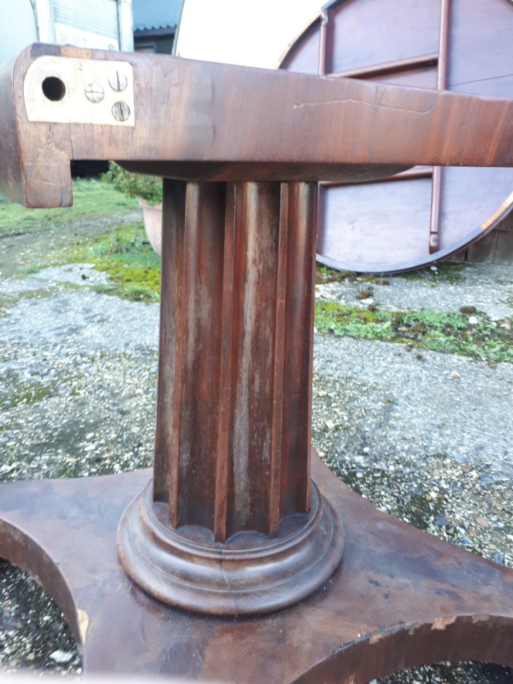 5 foot 8 seater round dining table. View VI