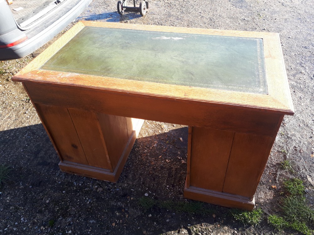 Late Victorian  oak kneehole pedestal desk  View VI
