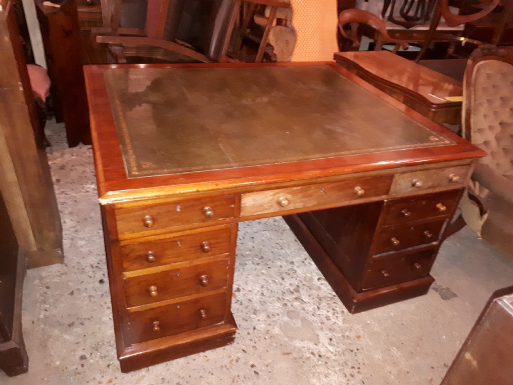 Late Victorian mahogany pedestal partners desk. 