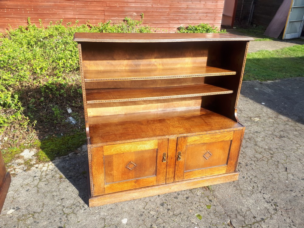 Pair of oak bookcases View IV