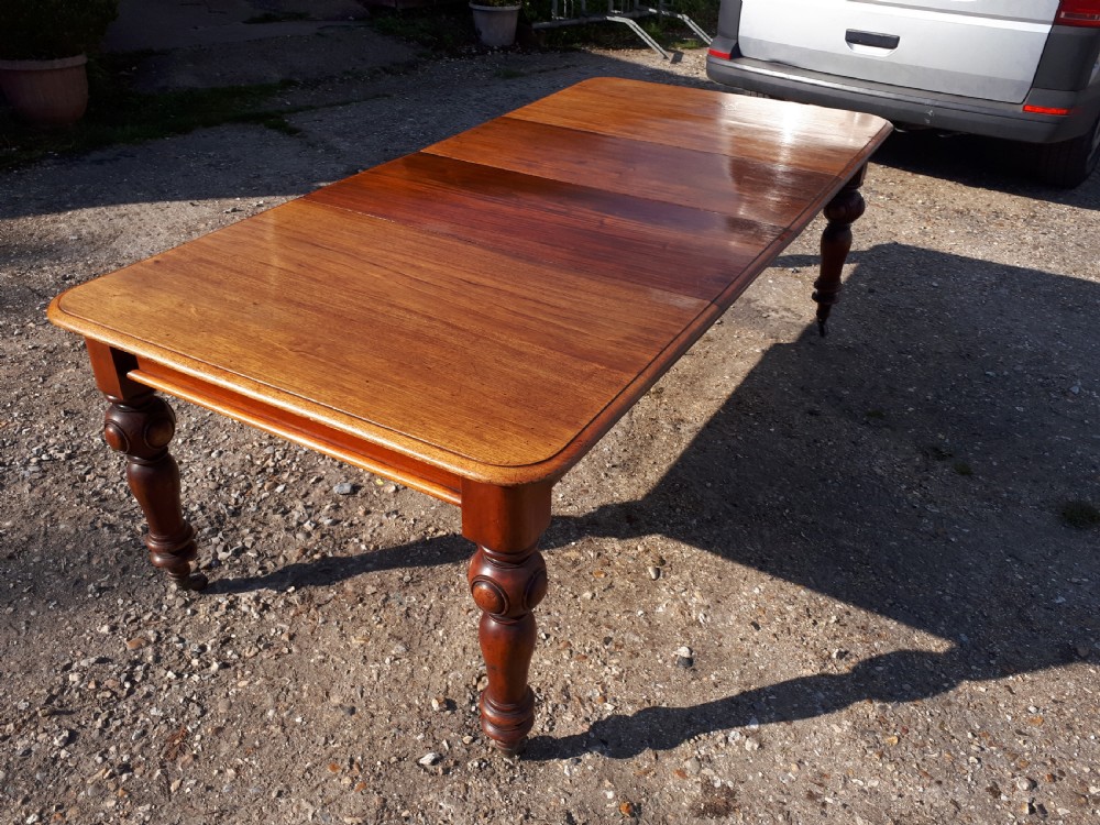 Early Victorian mahogany 2 leaf extending dining table 
